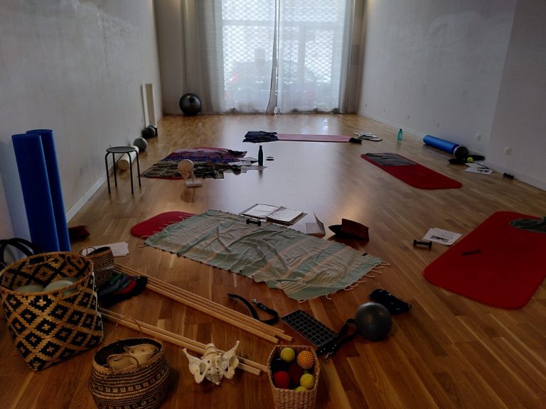 Studio et matériel pour pratiquer le Pilates Matwork avec efficacité.